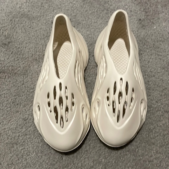 Brand new never warn white foam runners - Picture 1 of 3